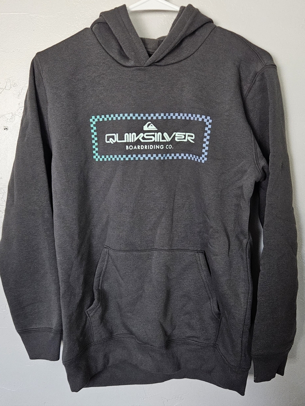 Quiksilver NWT Boys Large 14/16 Charcoal Grey Hoodie with Blue Gradient Logo Top